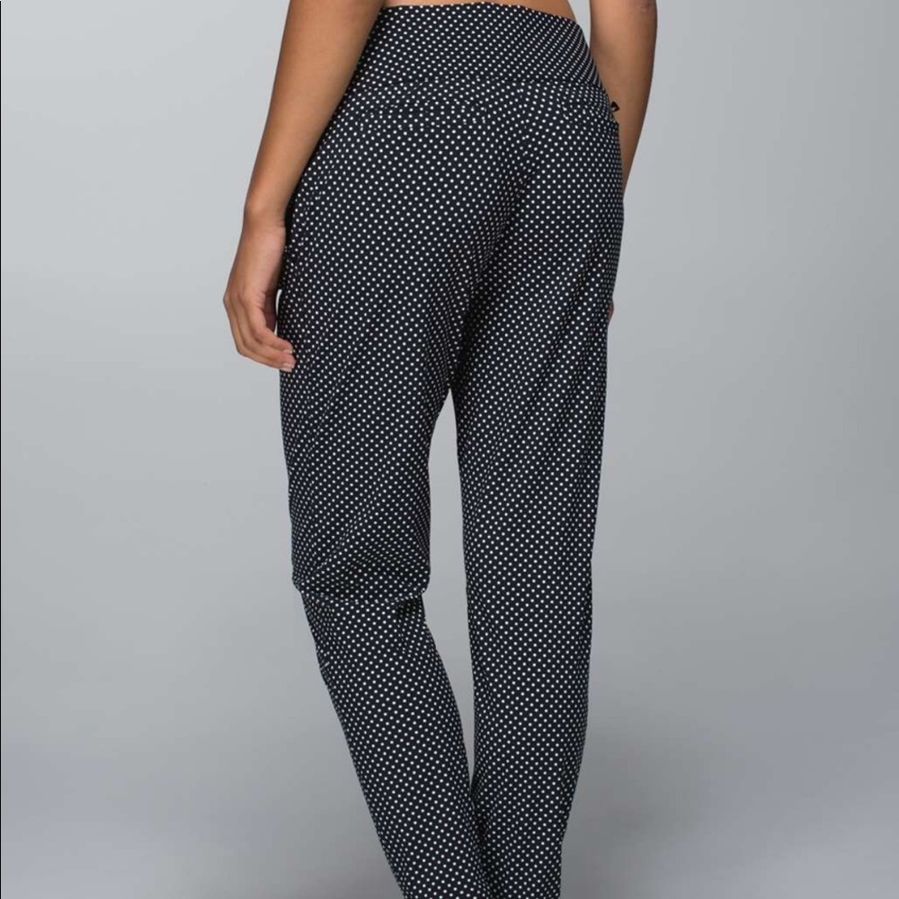 SOLD!! Lululemon polka dot departure pants - Picture 2 of 7
